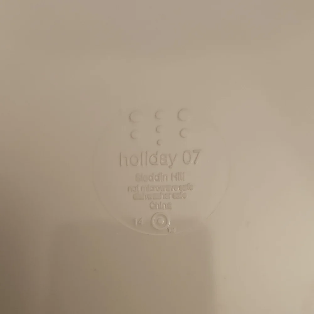 Snowflake Pattern Plate. - Picture 3 of 4